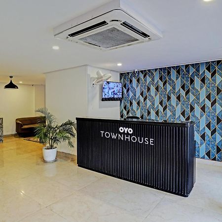 Super Townhouse Sector 57 Near Bestech Central Square Mall Gurgaon Exterior photo