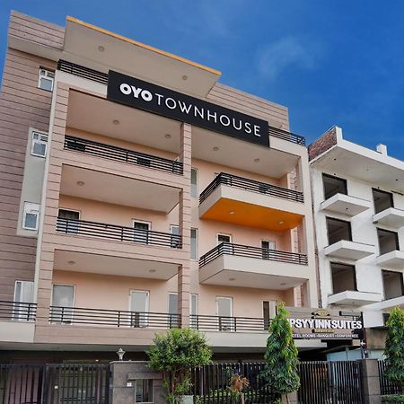 Super Townhouse Sector 57 Near Bestech Central Square Mall Gurgaon Exterior photo