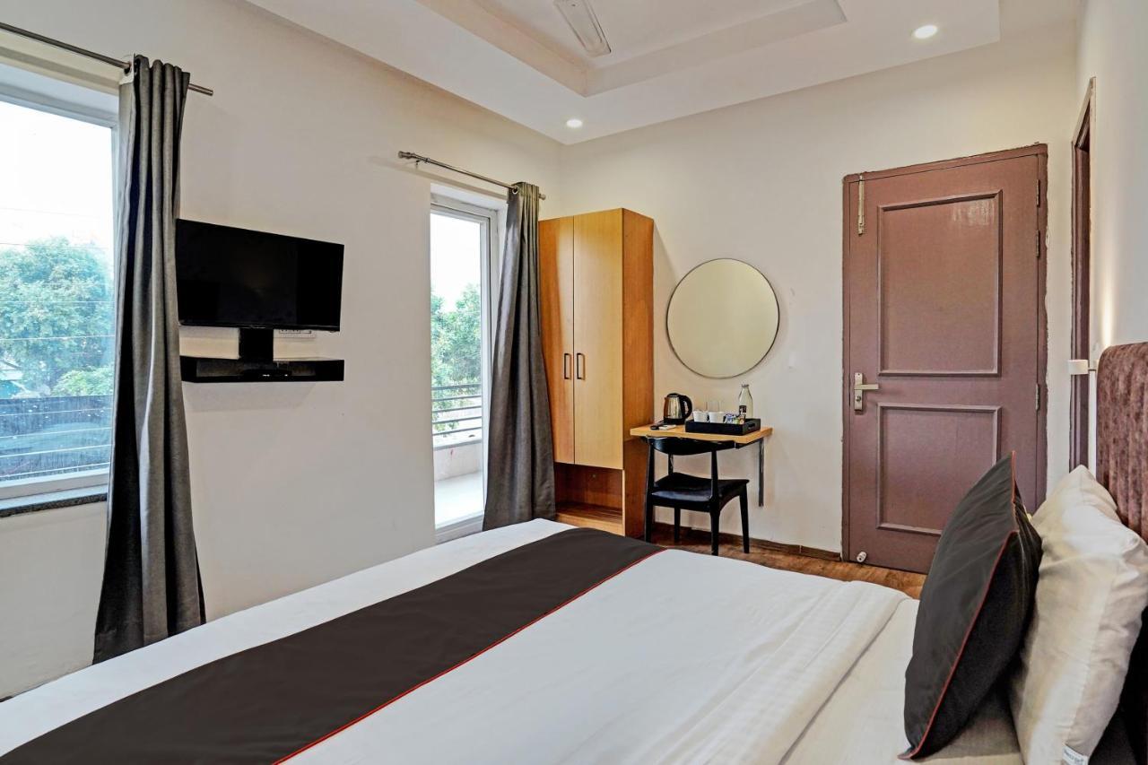 Super Townhouse Sector 57 Near Bestech Central Square Mall Gurgaon Exterior photo