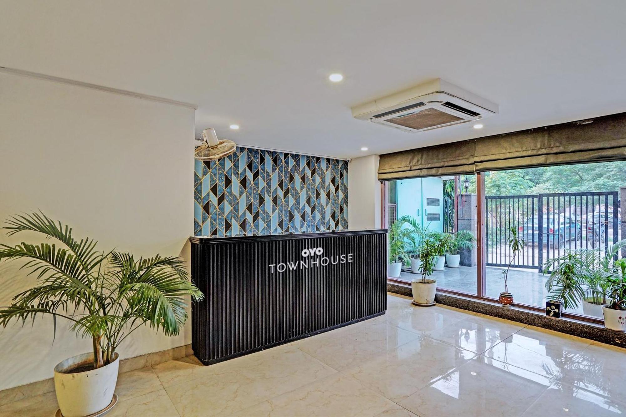 Super Townhouse Sector 57 Near Bestech Central Square Mall Gurgaon Exterior photo