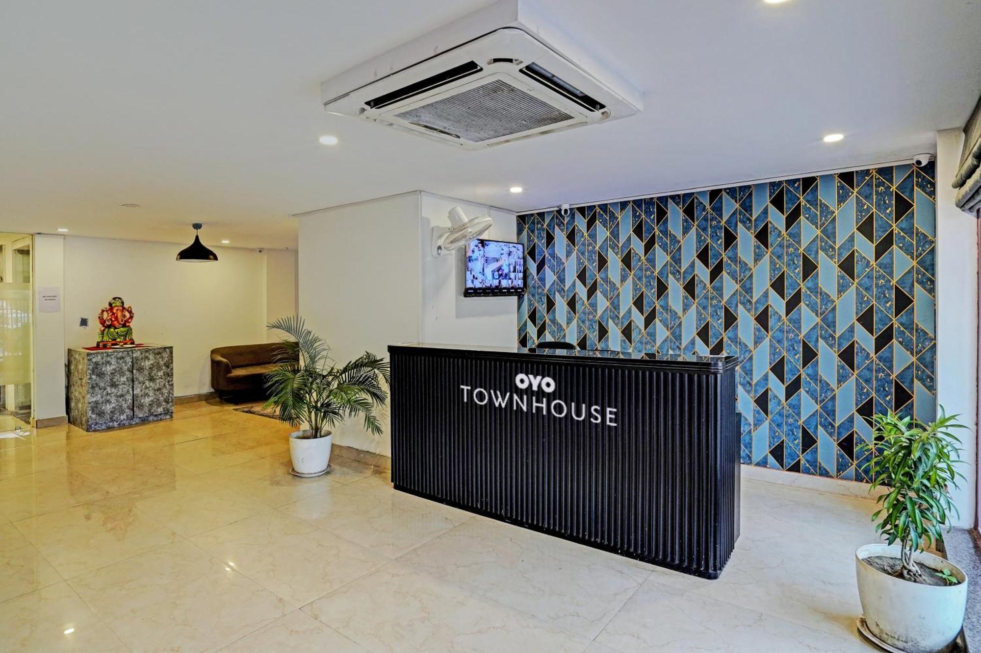 Super Townhouse Sector 57 Near Bestech Central Square Mall Gurgaon Exterior photo
