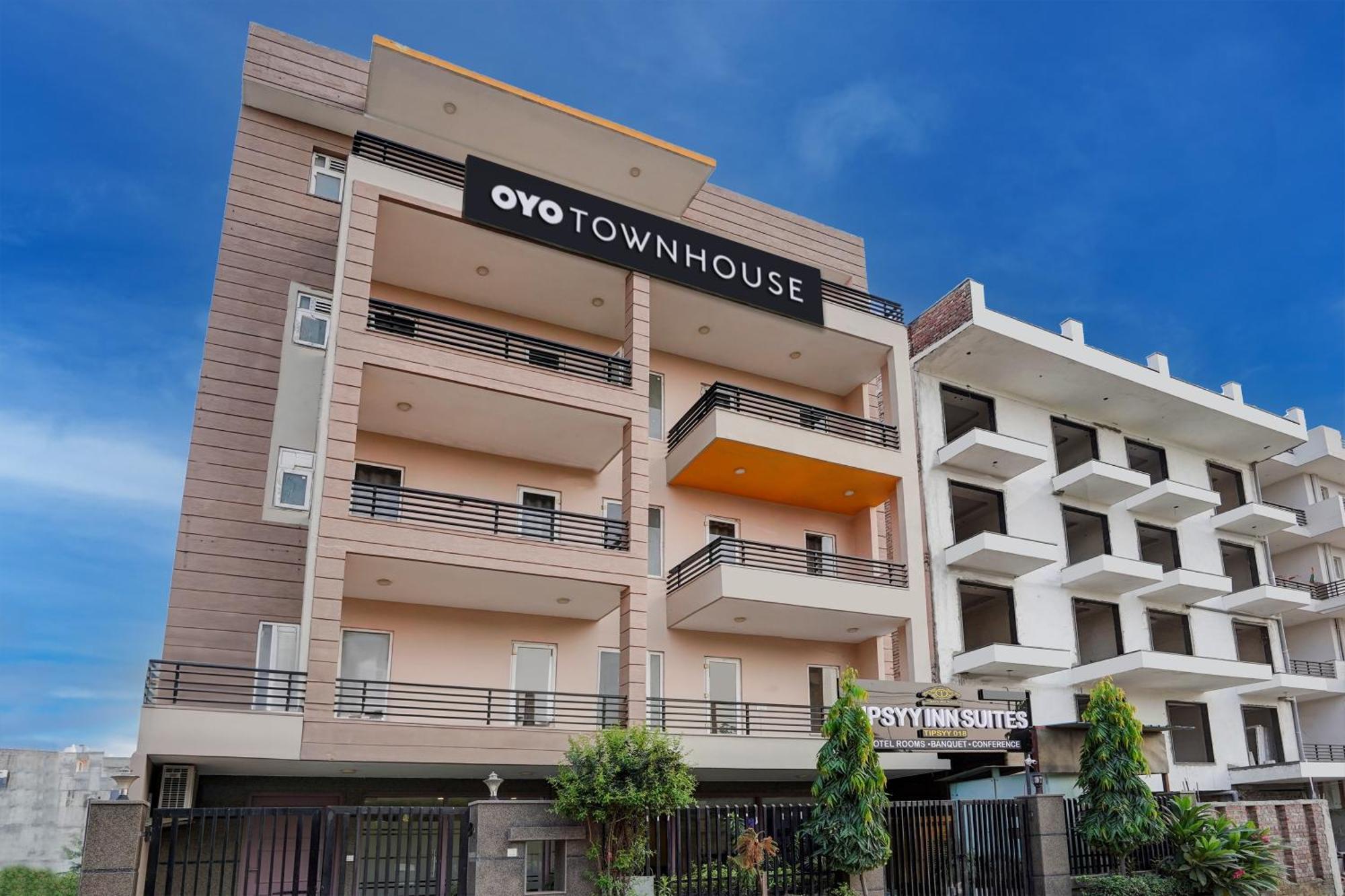 Super Townhouse Sector 57 Near Bestech Central Square Mall Gurgaon Exterior photo